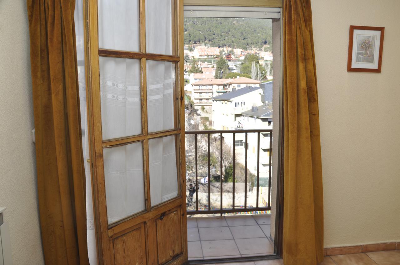Hotel Tres Arcos 圣洛伦索-德埃斯科里亚尔 外观 照片